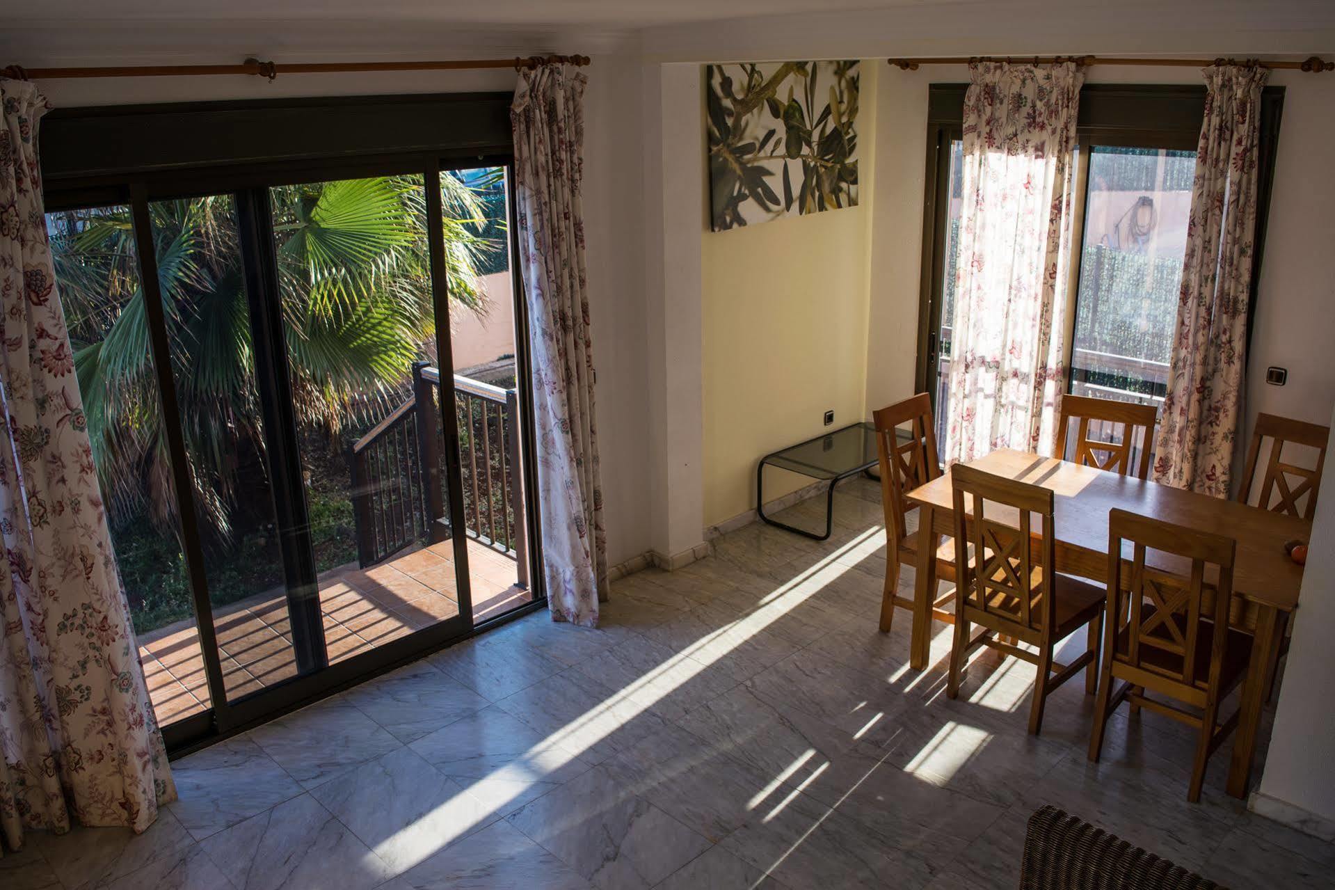International Surf Camp Only Surf Hostel Corralejo Exterior photo